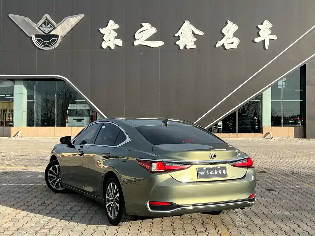 Lexus ES — фото 8