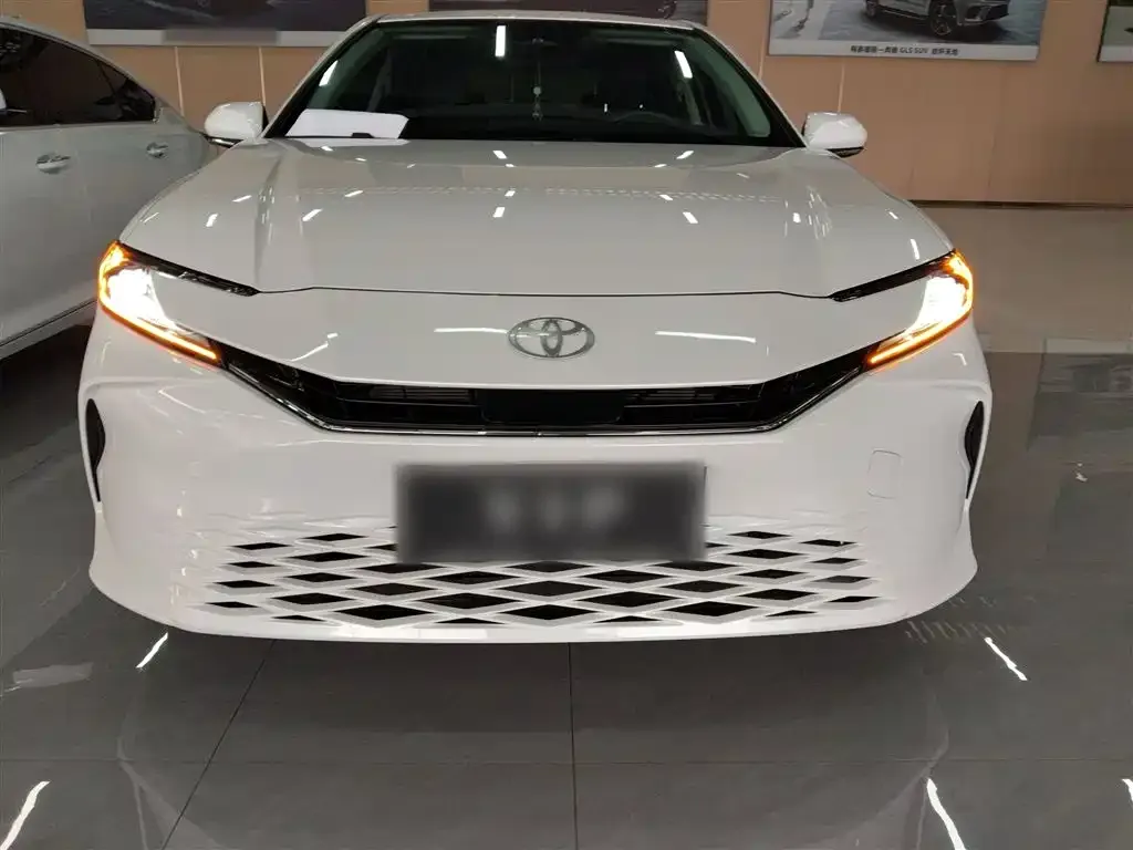 Toyota Camry — фото 3