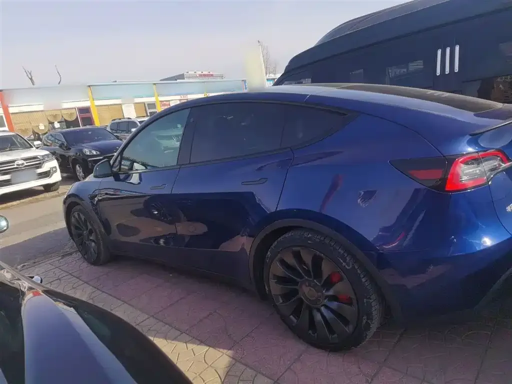 Tesla Model Y — фото 7