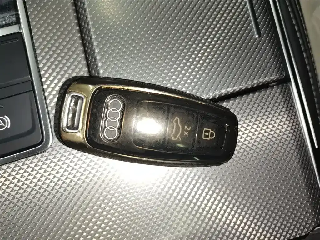 Audi A6L 2022 из CN, фото 10