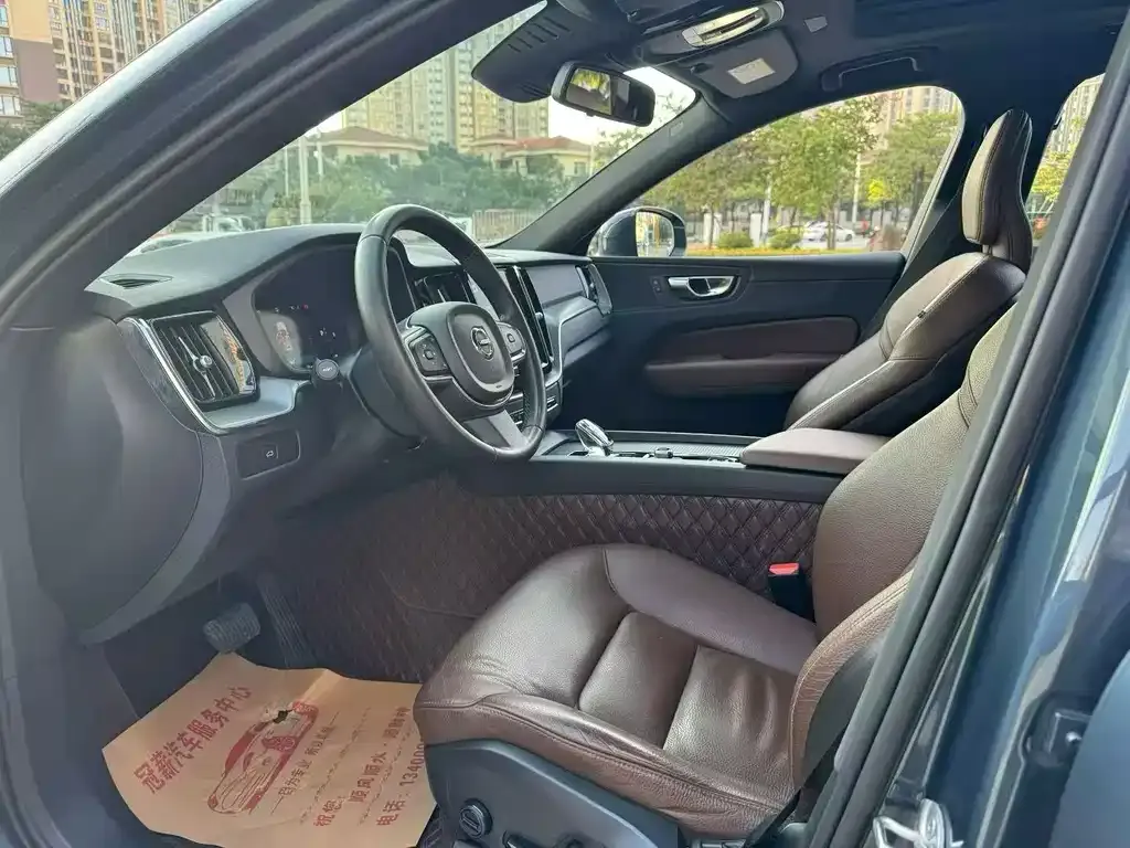 Volvo XC60 2022 из CN, фото 9