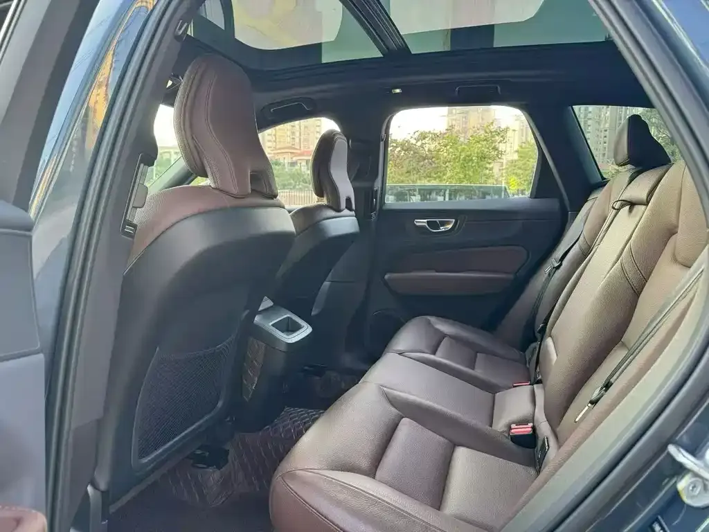Volvo XC60 2022 из CN, фото 4