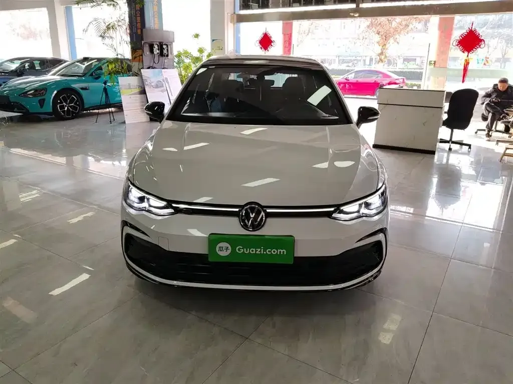Volkswagen Golf 2024 из CN, фото 3