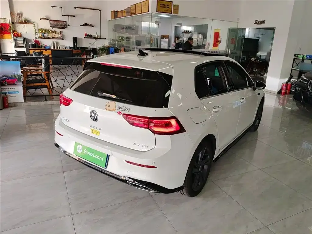 Volkswagen Golf 2024 из CN, фото 4
