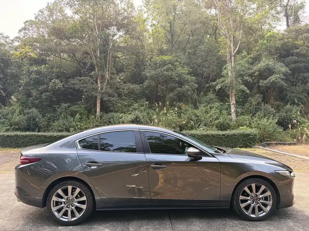 Mazda 3 Axela 2023 из CN, фото 2