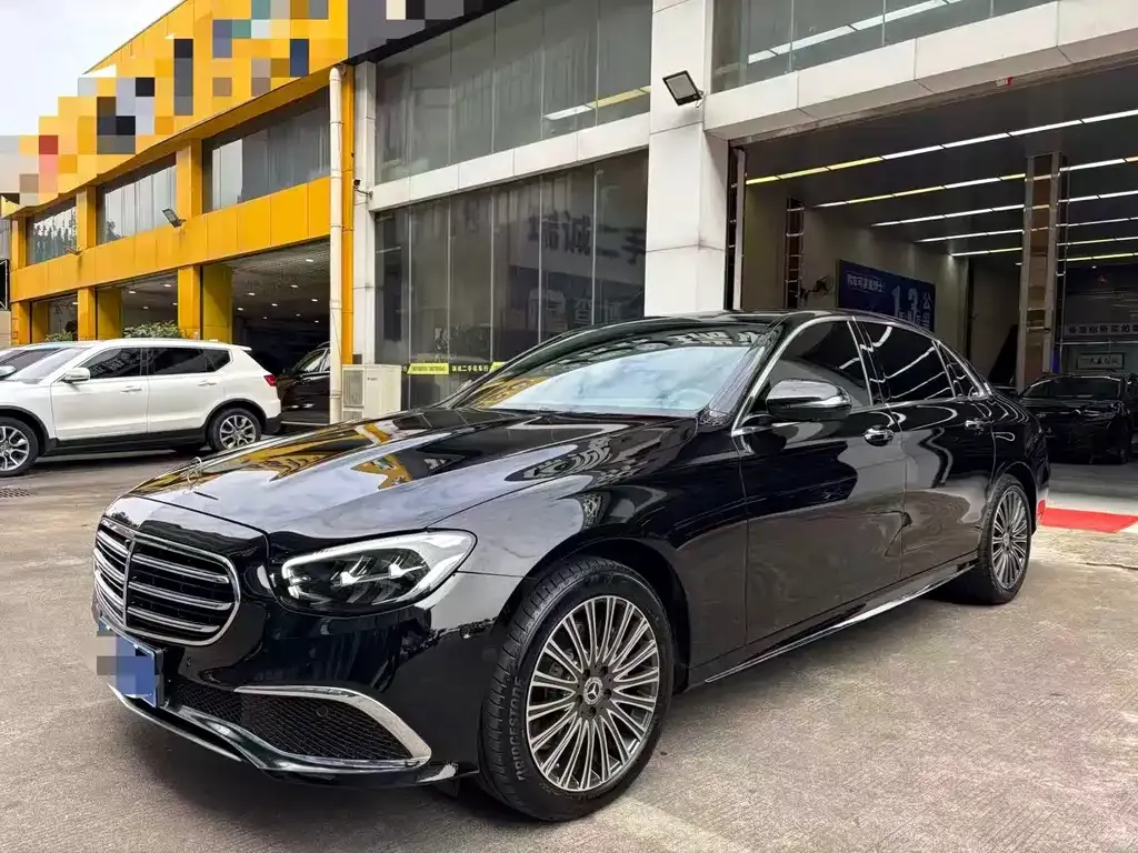 Mercedes-Benz E-Class — фото 1