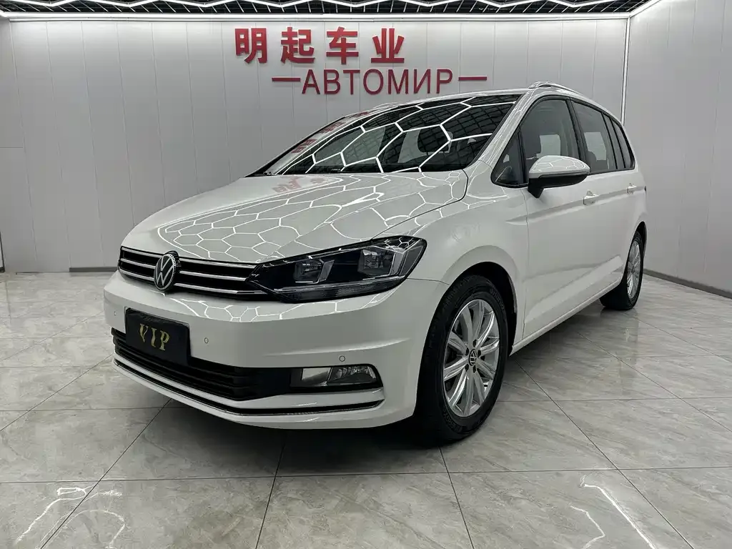 Volkswagen Touran 2022 из CN, фото 1