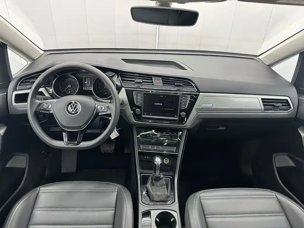 Volkswagen Touran 2022 из CN, фото 2