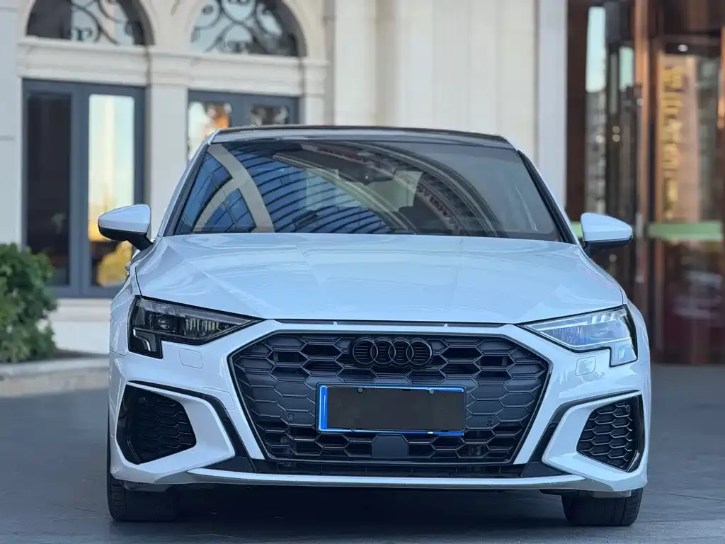Audi A3 2023 из CN, фото 2
