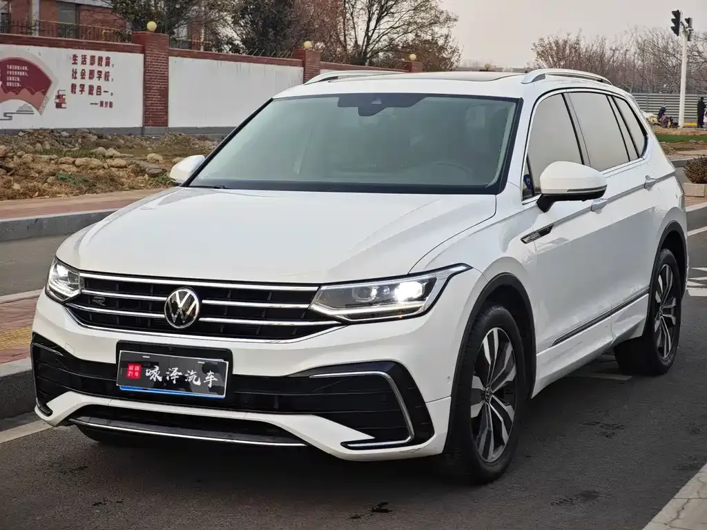 Volkswagen Tiguan L — фото 2
