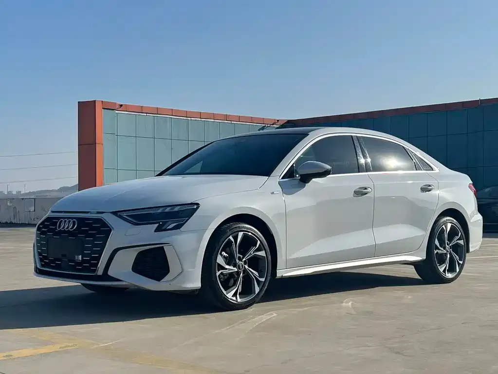 Audi A3 2023 из CN, фото 1