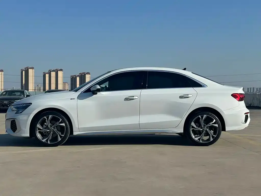 Audi A3 2023 из CN, фото 2