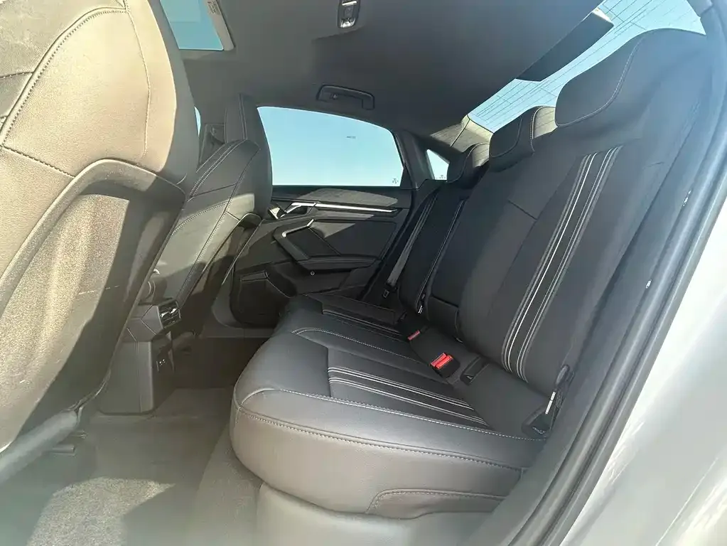 Audi A3 2023 из CN, фото 10