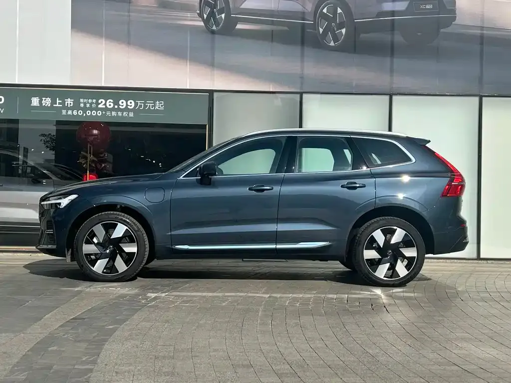Volvo XC60 PHEV — фото 7
