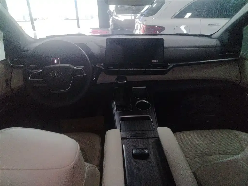 Toyota Granvia 2025 из CN, фото 2