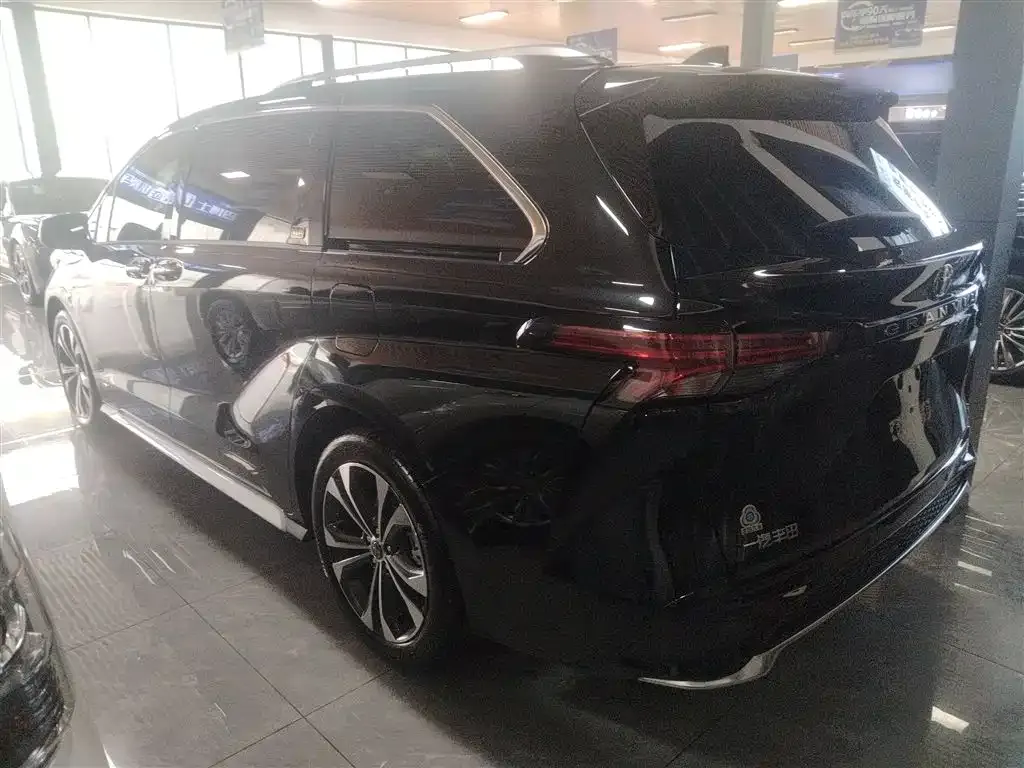 Toyota Granvia 2025 из CN, фото 4