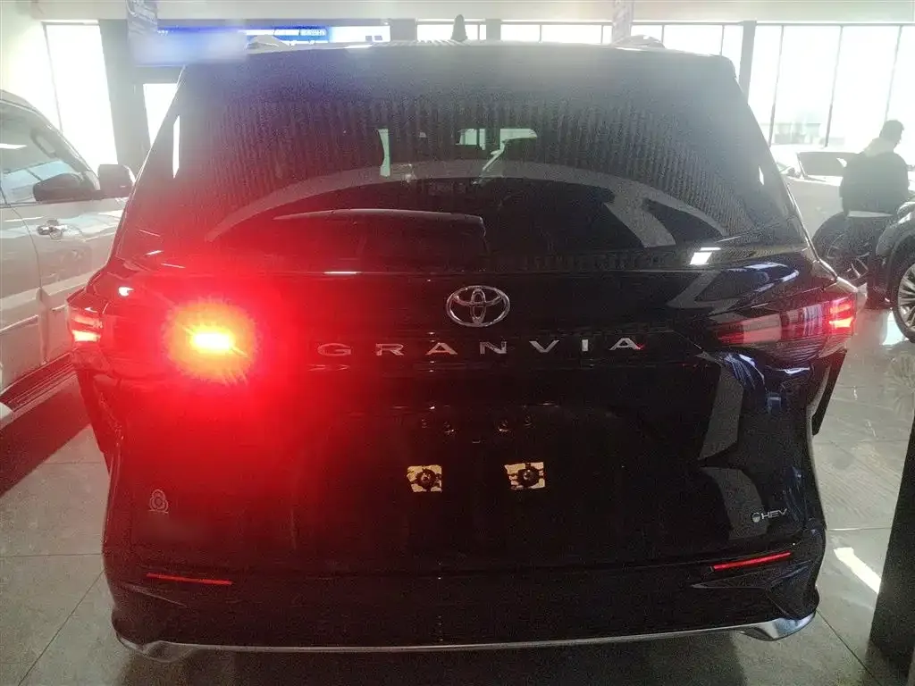 Toyota Granvia 2025 из CN, фото 3