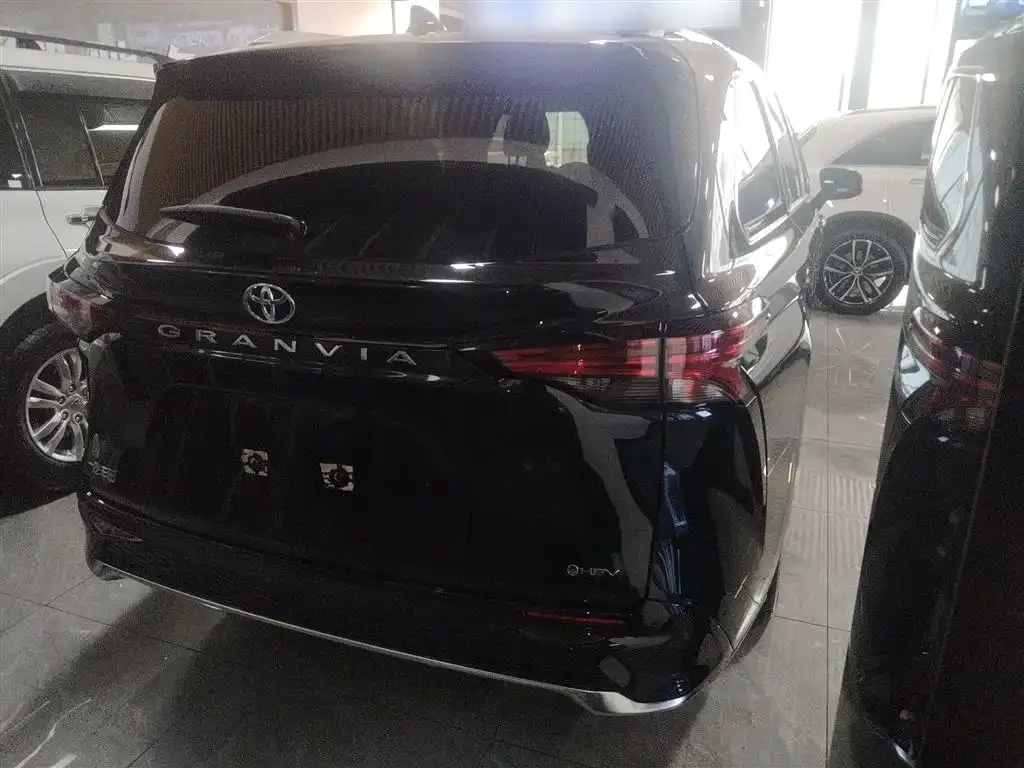 Toyota Granvia 2025 из CN, фото 7
