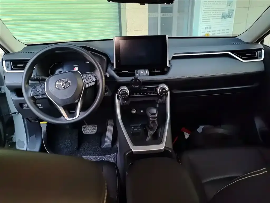 Toyota RAV4 — фото 2