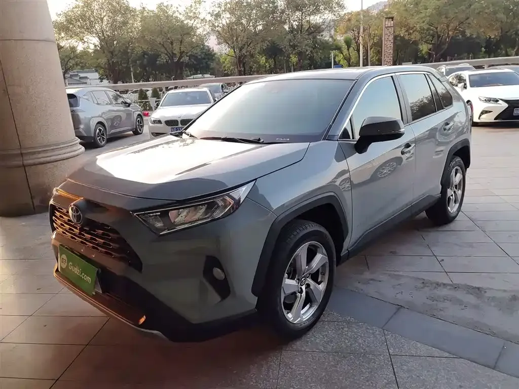 Toyota RAV4 — фото 4
