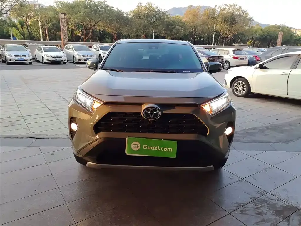 Toyota RAV4 — фото 6