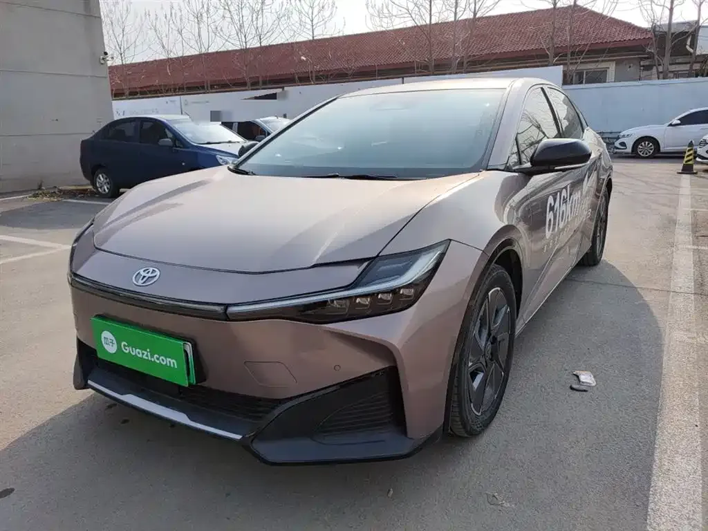 Toyota bZ3 2023 из CN, фото 1