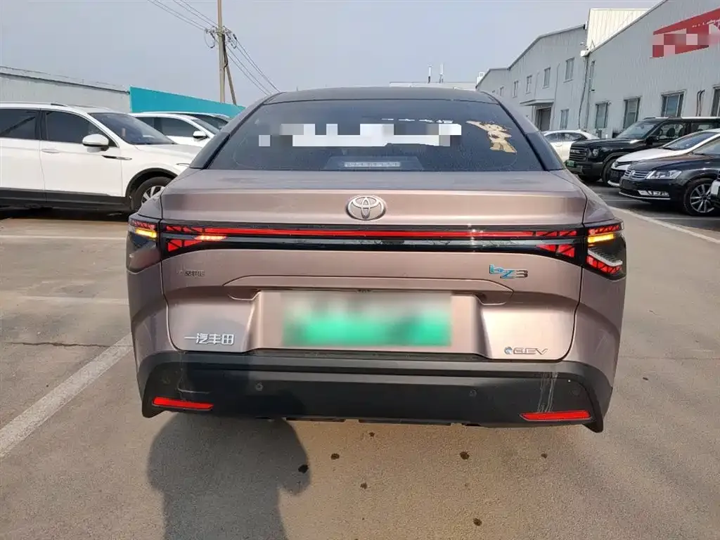 Toyota bZ3 2023 из CN, фото 2