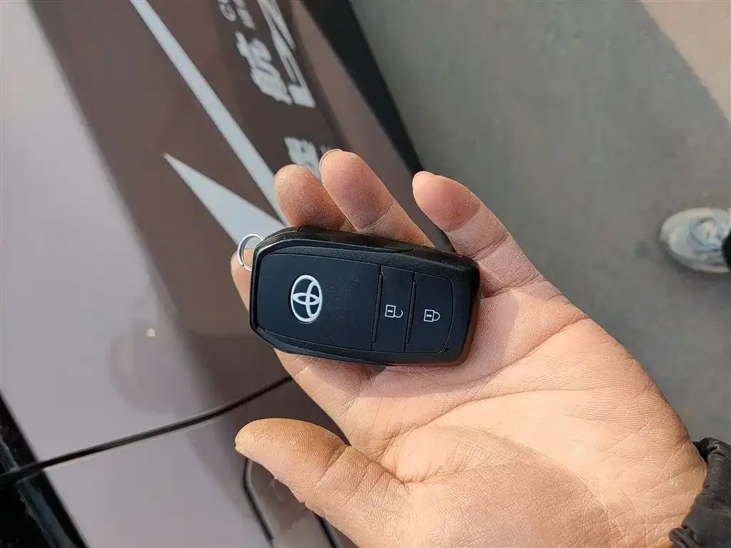 Toyota bZ3 2023 из CN, фото 8