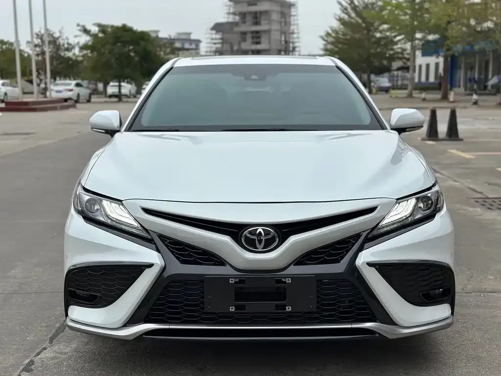 Toyota Camry 2021 из CN, фото 2