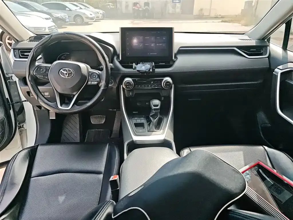 Toyota RAV4 — фото 10