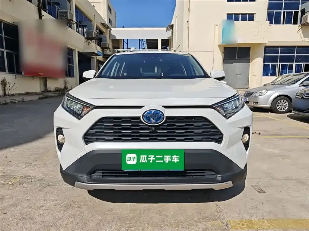 Toyota RAV4 — фото 2