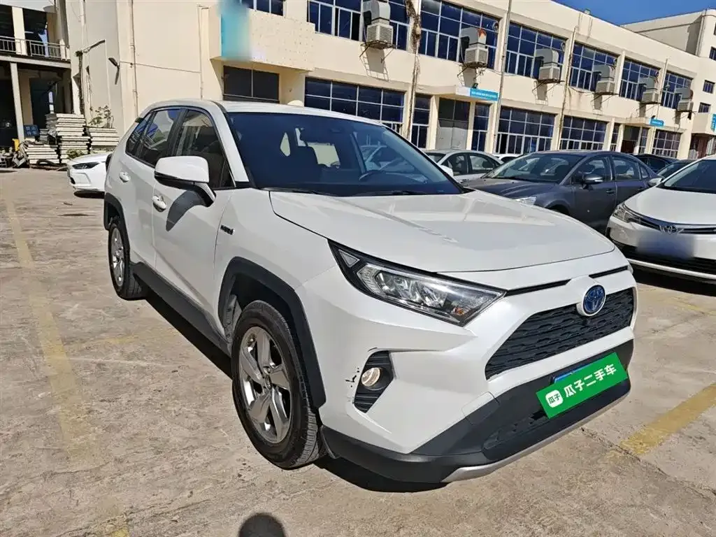 Toyota RAV4 — фото 3