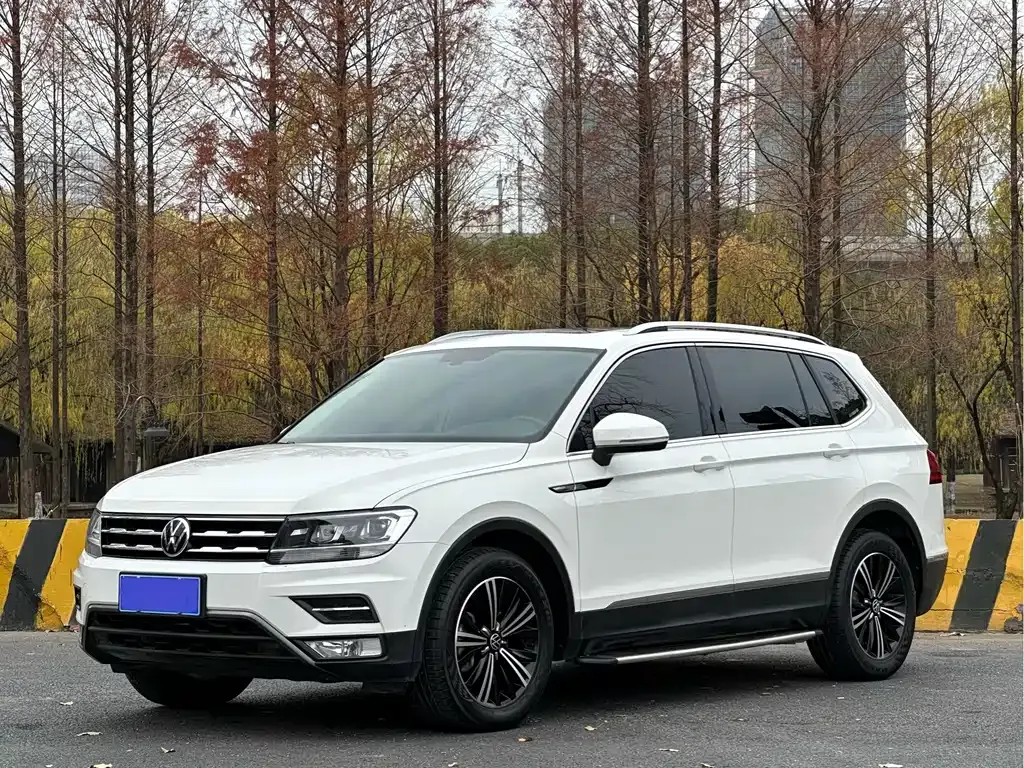 Volkswagen Tiguan L — фото 1