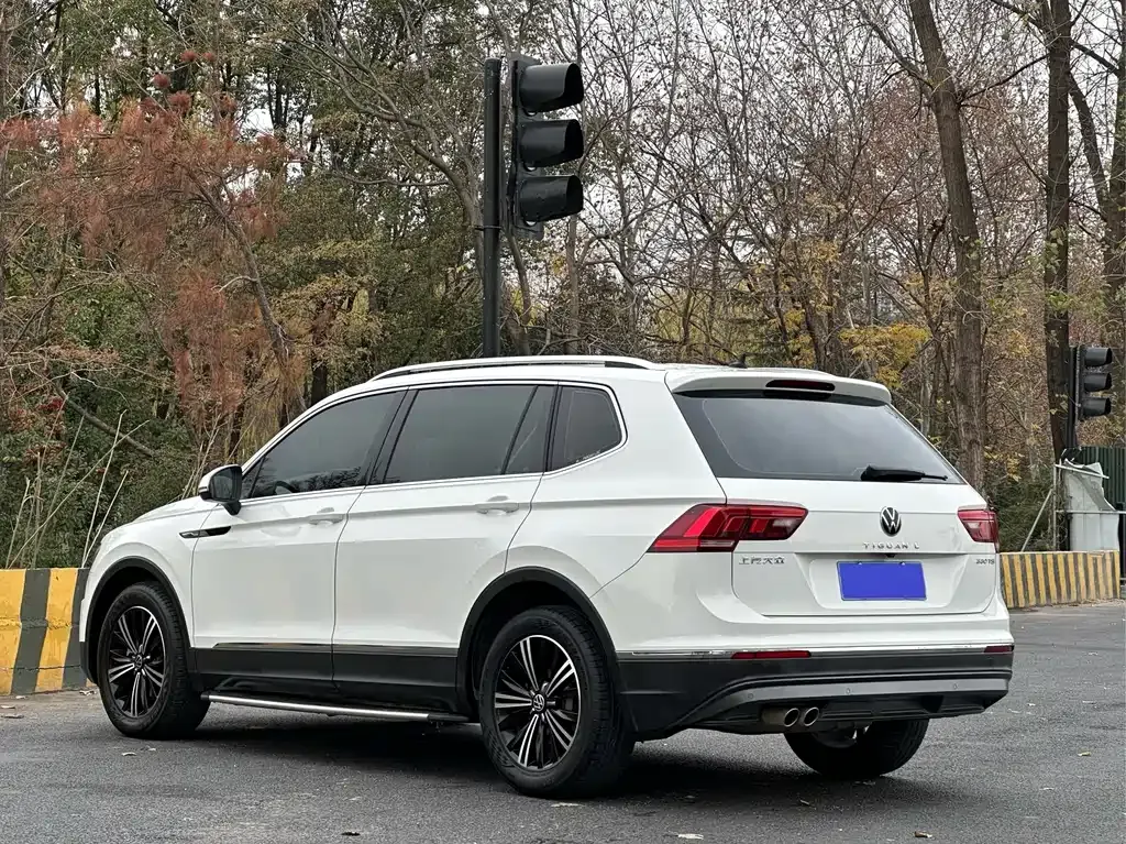 Volkswagen Tiguan L — фото 3