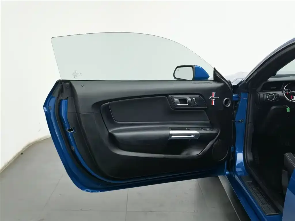 Ford Mustang 2024 из CN, фото 2