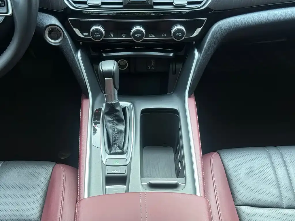 Honda Inspire 2023 из CN, фото 2
