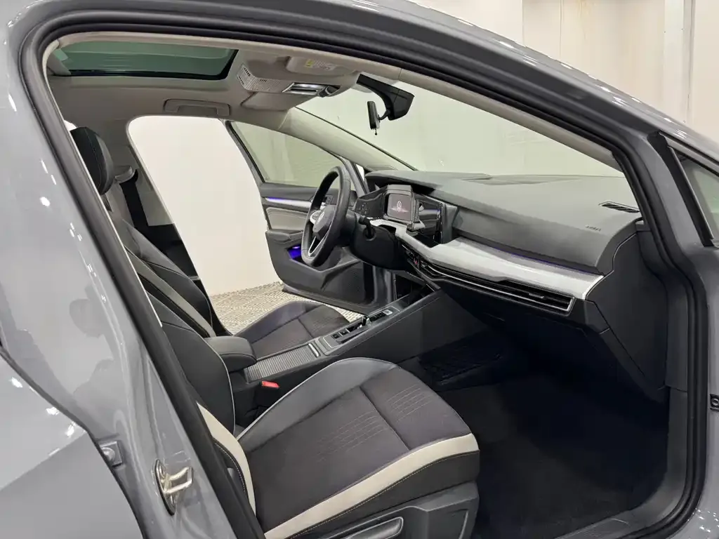 Volkswagen Golf 2022 из CN, фото 2