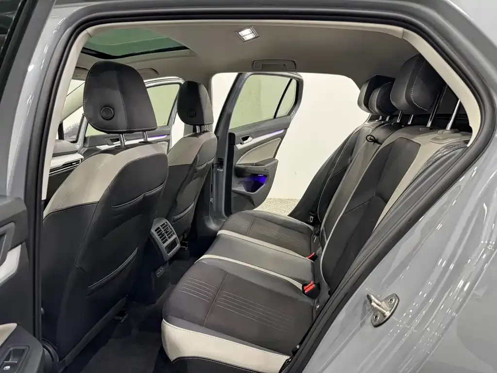 Volkswagen Golf 2022 из CN, фото 3