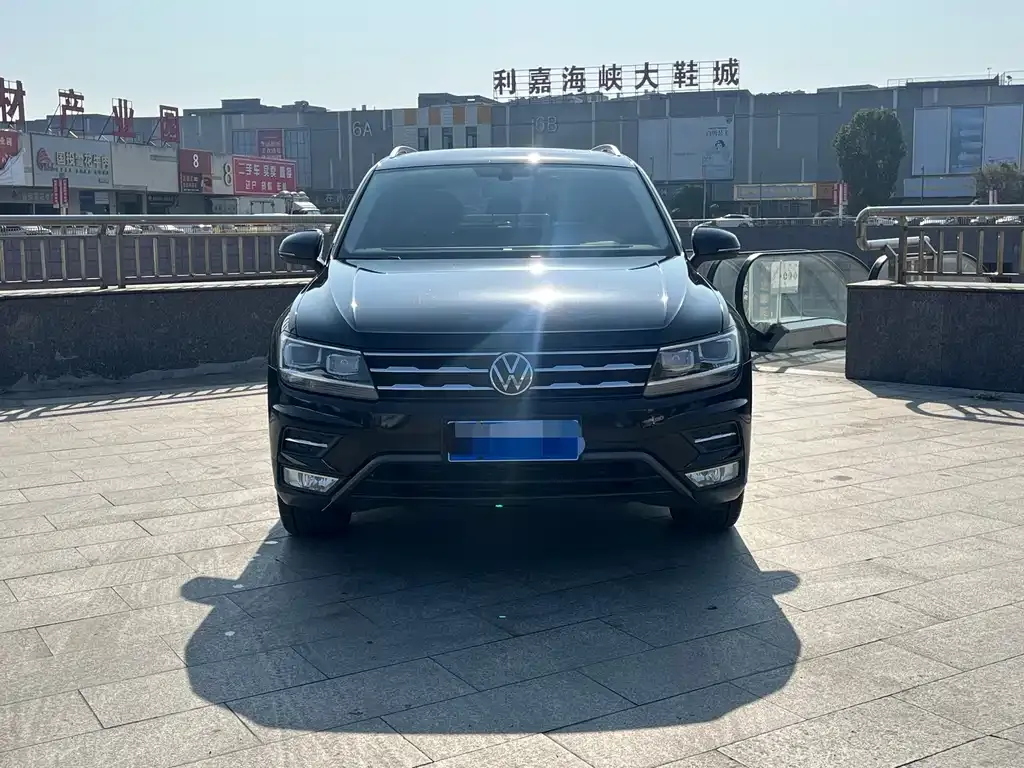 Volkswagen Tiguan L 2021 из CN, фото 2