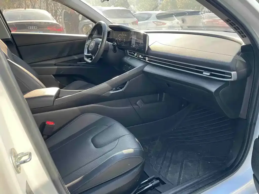 Hyundai Elantra 2022 из CN, фото 9