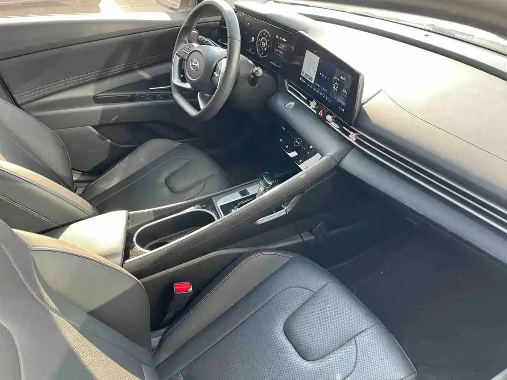Hyundai Elantra 2022 из CN, фото 2