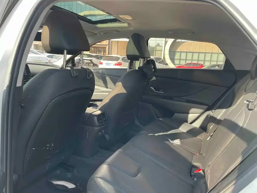 Hyundai Elantra 2022 из CN, фото 4