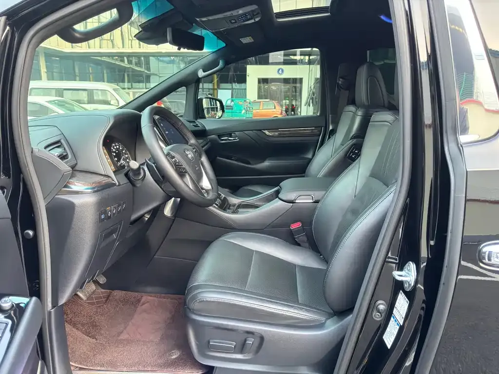 Toyota Alphard 2023 из CN, фото 3