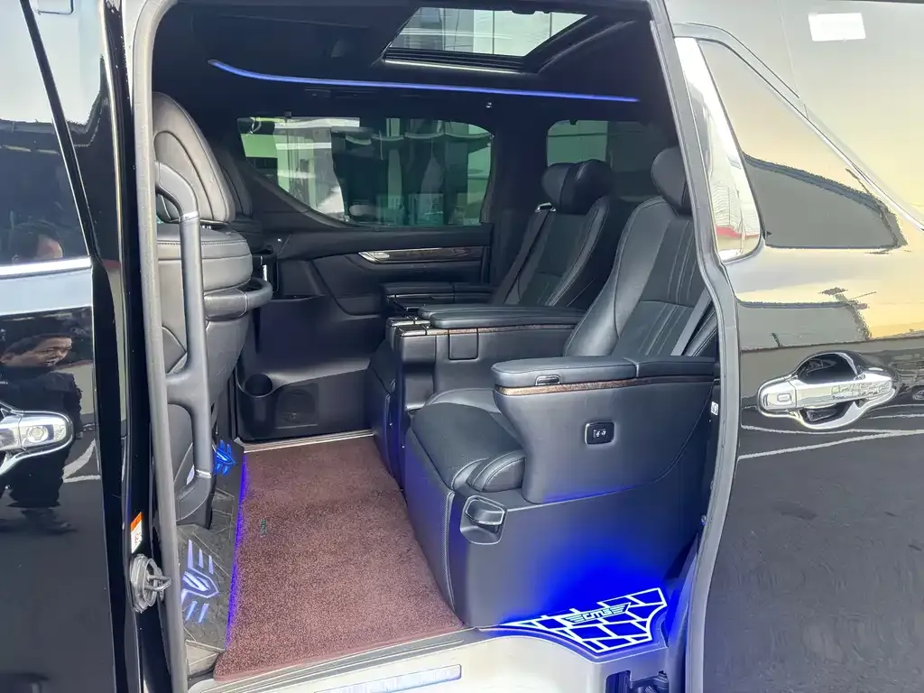 Toyota Alphard 2023 из CN, фото 5
