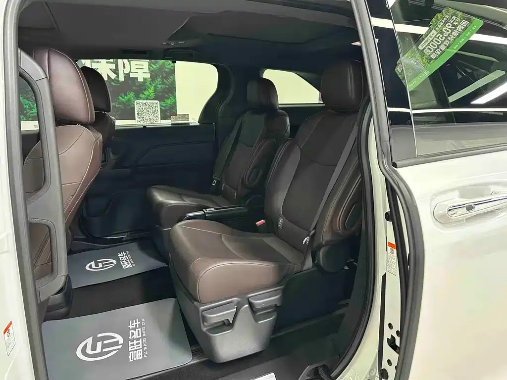 Toyota Granvia 2024 из CN, фото 9