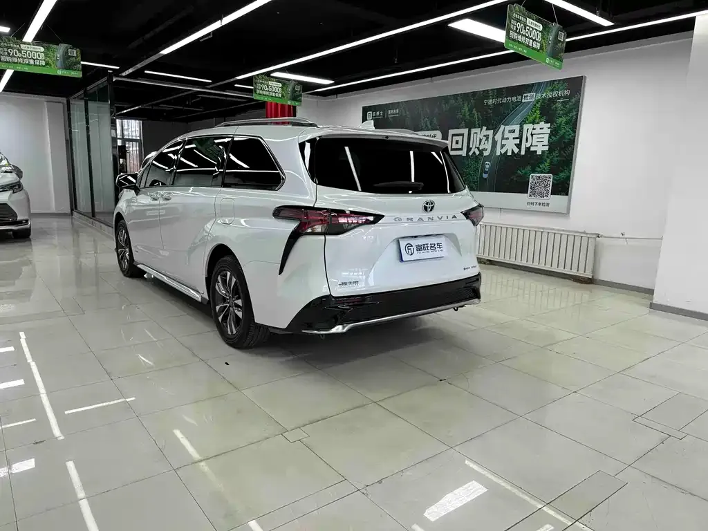 Toyota Granvia 2024 из CN, фото 5