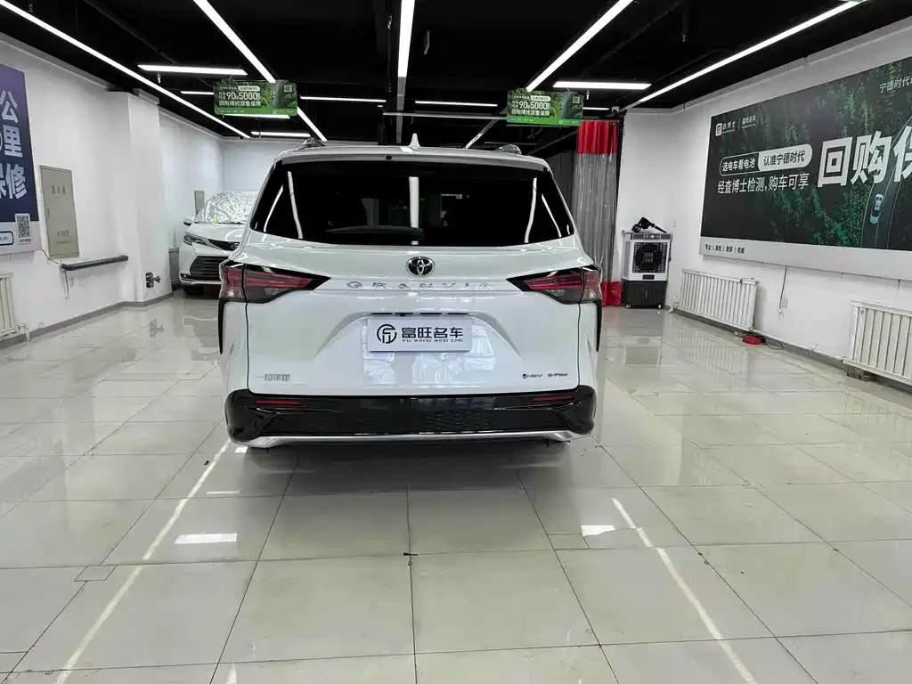 Toyota Granvia 2024 из CN, фото 3