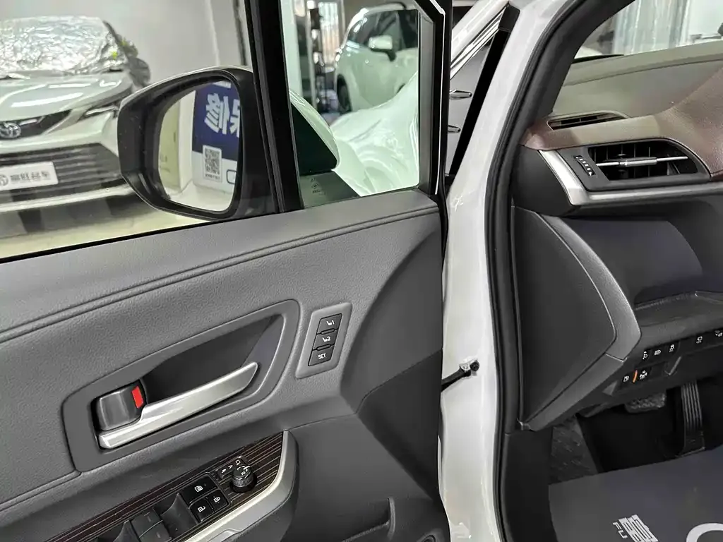 Toyota Granvia 2024 из CN, фото 8