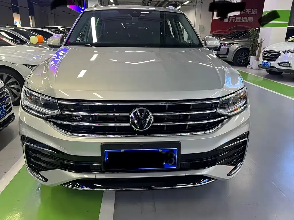 Volkswagen Tiguan L — фото 2