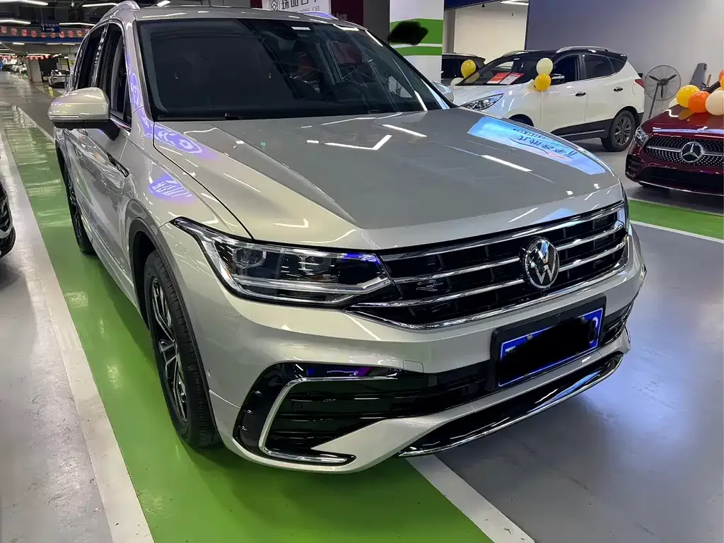 Volkswagen Tiguan L — фото 3